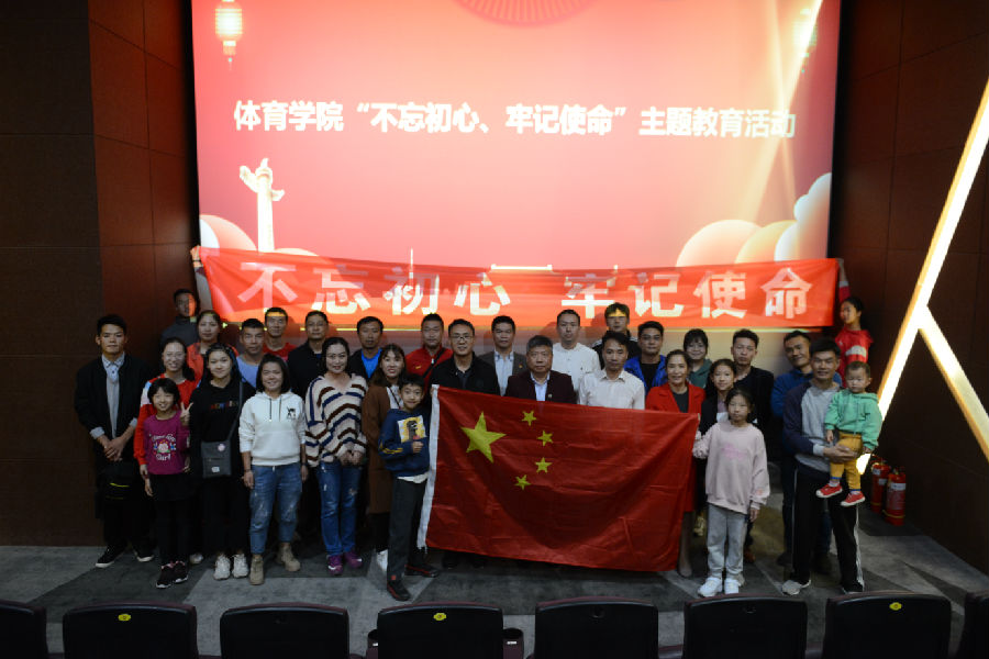 不忘初心,牢记使命——观影《我和我的祖国》.jpg