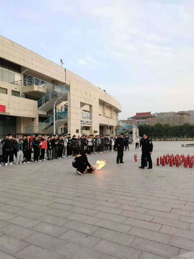 2020.11.18 体育学院开展消防安全灭火演习2.jpg