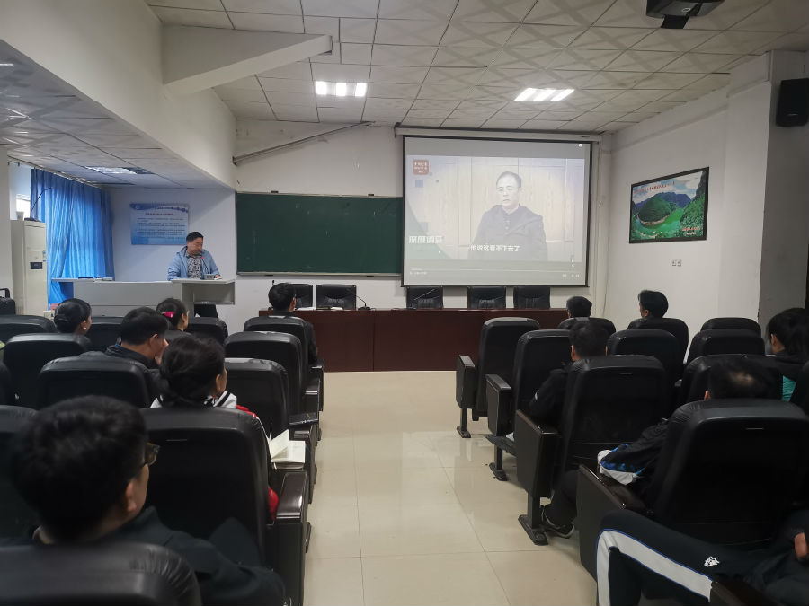 2020.4.6体育学院组织观看党风党纪教育片.jpg